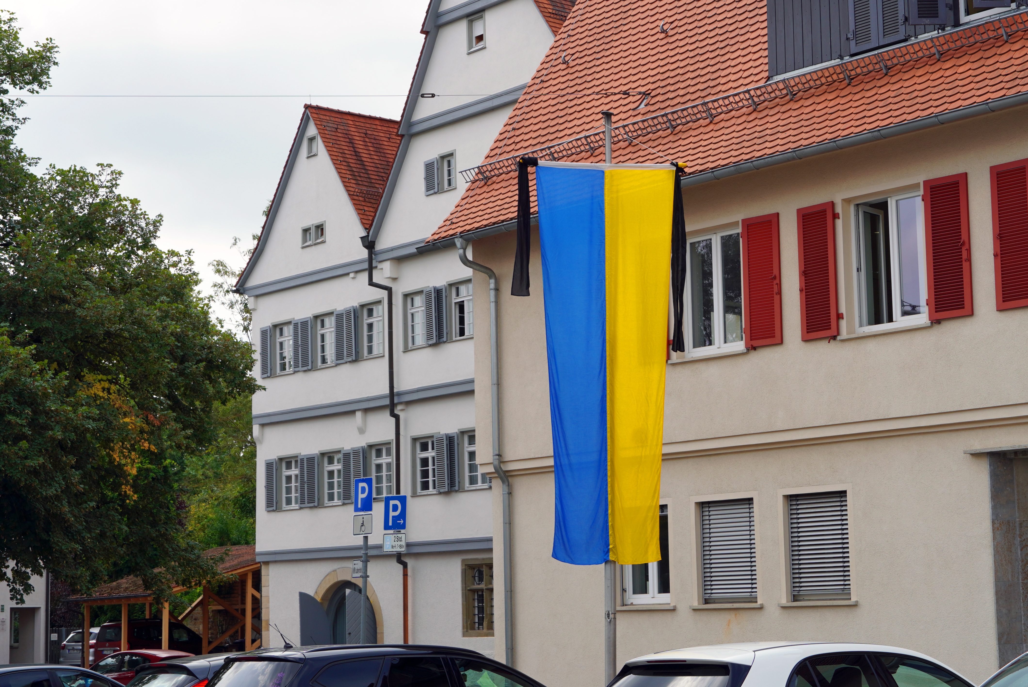 Trauerbeflaggung nach Raketenangriff auf Partnerstadt Poltawa